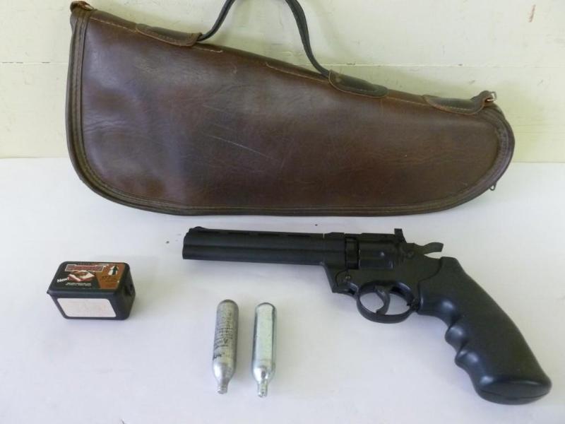 lot 17 image: Crosman&nbsp357 - .177 Caliber Co2...