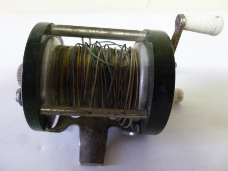 lot 94 image: Vintage Ocean City 1581 bait caster...