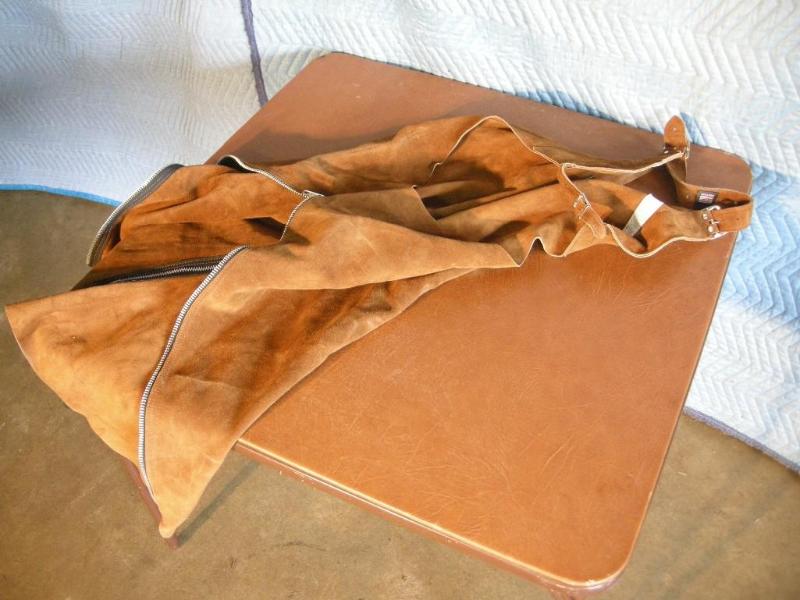 lot 10 image: Whitman Leather WeldingSchooling Chaps