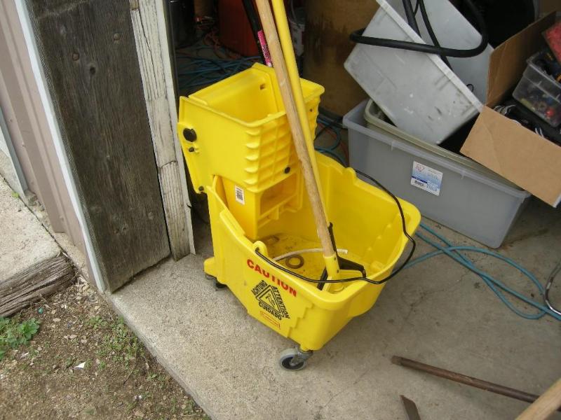 lot 109 image: Mop bucket