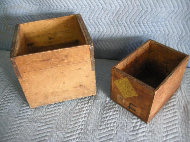 lot 117 image: 2 Vintage wood crates