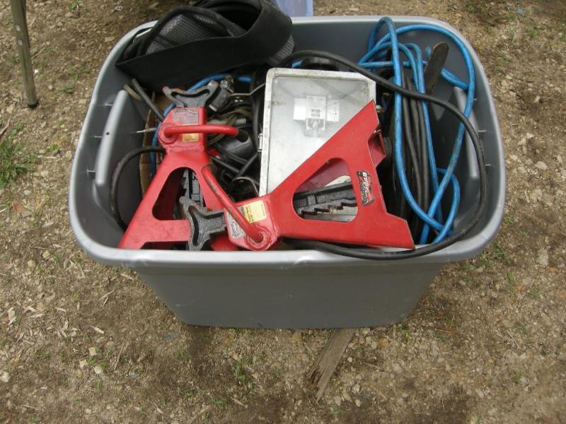 lot 123 image: Group of shop supplies and tools