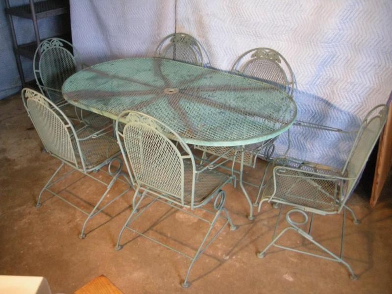 lot 2 image: Solid Iron Patio Set 6 ChairsTable