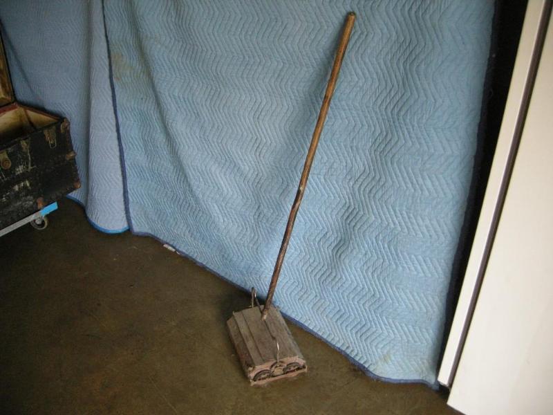 lot 21 image: Antique Utility Sweeper