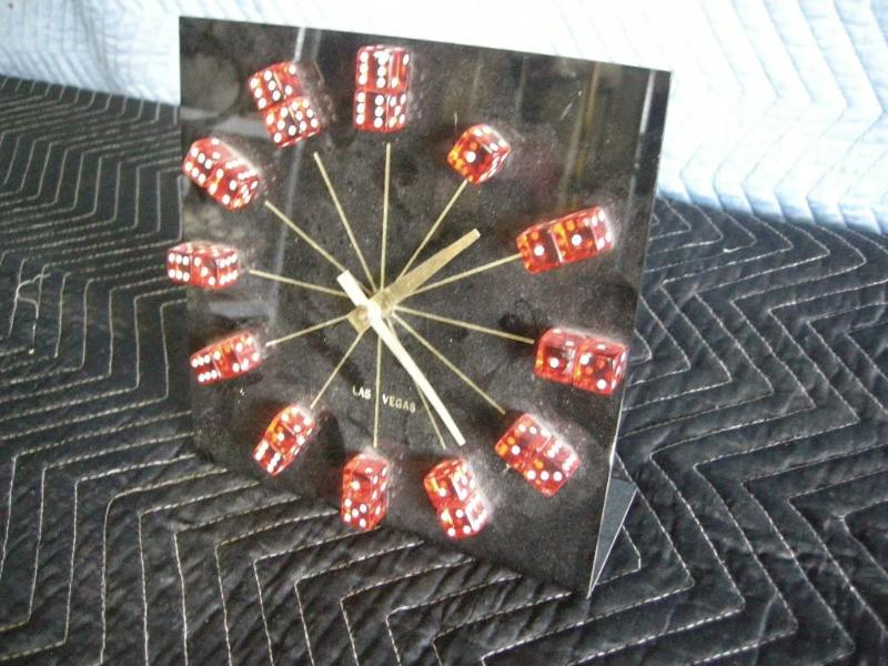 lot 25 image: Las Vegas Dice Clock battery op