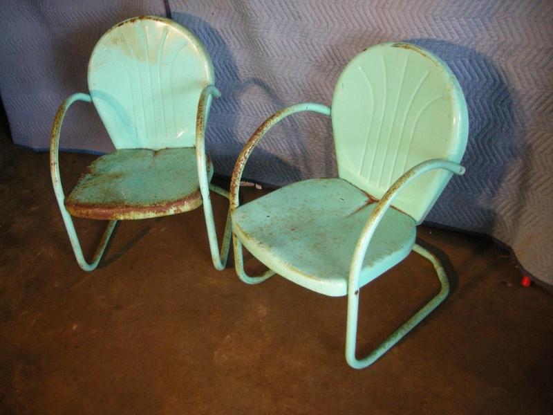 lot 3 image: 2 Vintage Metal Outdoor Chairs