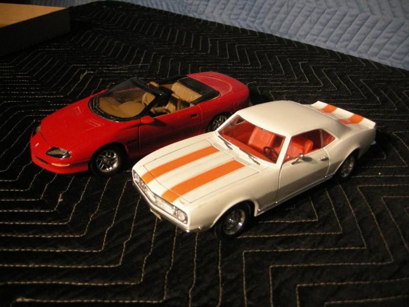 lot 39 image: 2 Camaro Diecast Cars