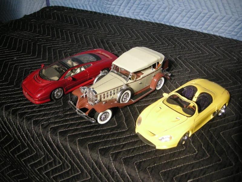 lot 42 image: 3 Diecast Cars