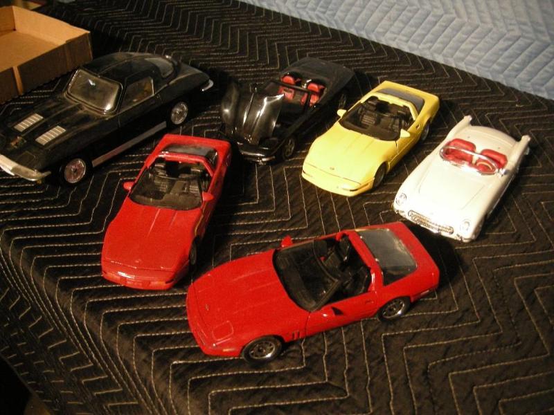 lot 43 image: 6 Corvette diecast cars