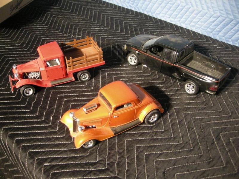 lot 45 image: 3 Ford Diecast cars