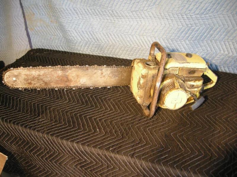 lot 47 image: Vintage McCulloch 250 Chainsaw