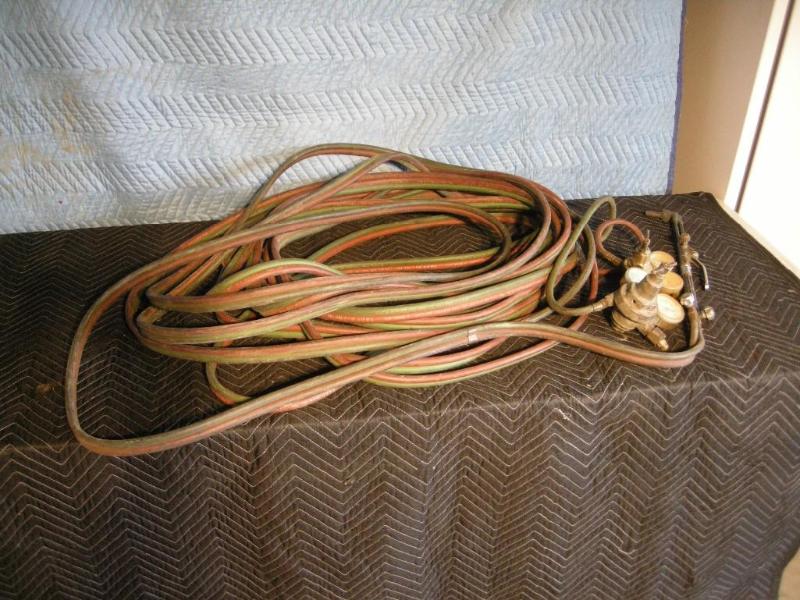 lot 5 image: Oxy Acetylene WeldingCutting Torch Gauges & Hose