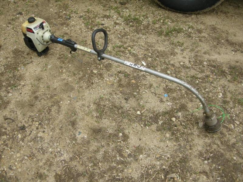 lot 56 image: Ryobi 700T Gas Trimmer