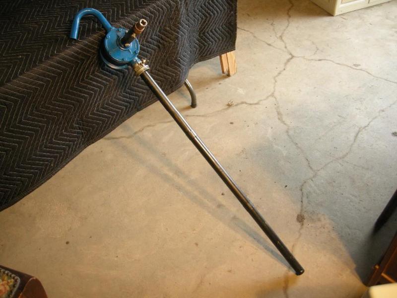 lot 61 image: Barrel Pump