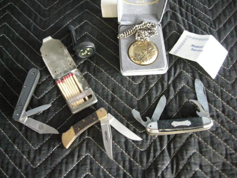 lot 77 image: Pocket Knives and more