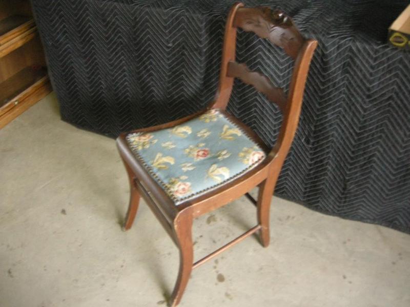 lot 79 image: Antique chair
