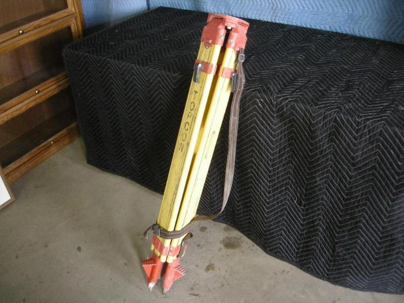 lot 83 image: Top Con Tripod