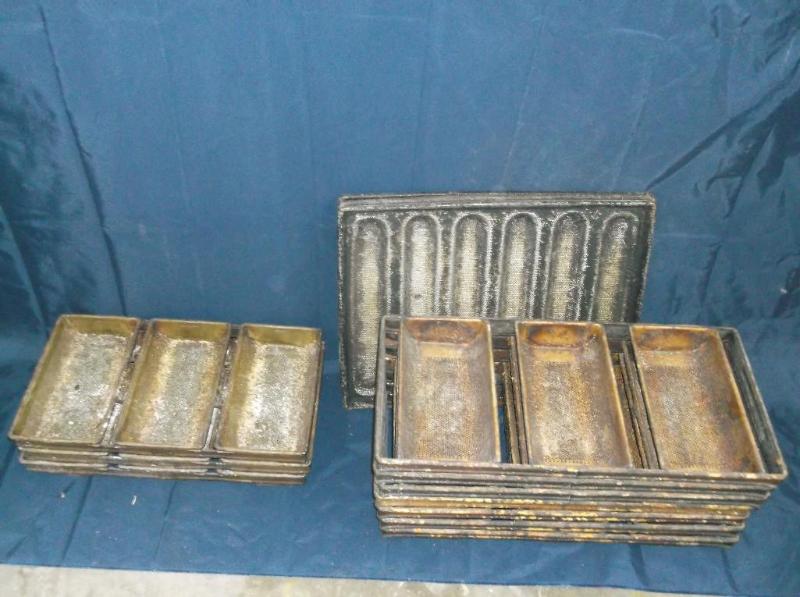 Chicago Metallic Bread Baking Pans ...
