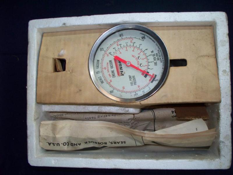 Penske Engine vacuum gauge in origi...