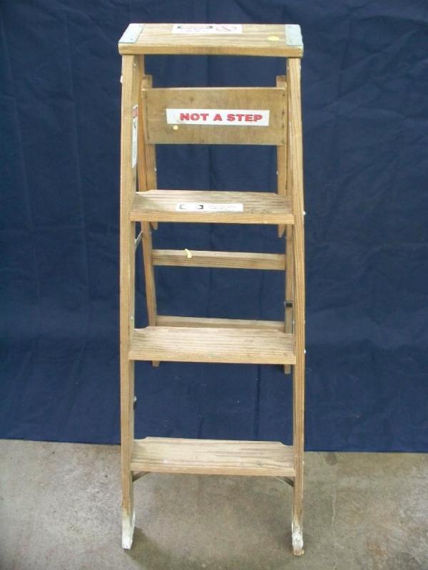 4FT Wooden Step Ladder nice...