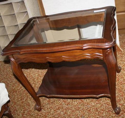lot 109 image: Two tier table - glass top 18 x 24 ...
