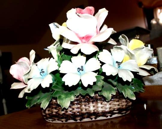 lot 116 image: Capidimonte metal rose centerpiece ...