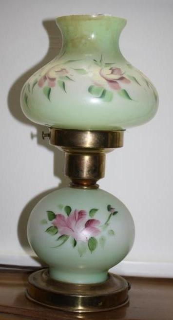 lot 117 image: Antique Hurricane Globe lamp 13&quo...