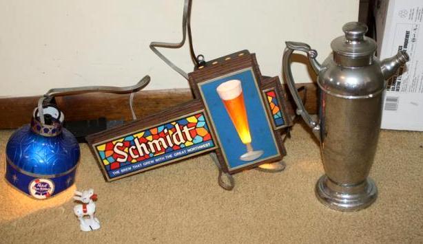lot 123 image: Schmidt and Pabst beer lights and s...
