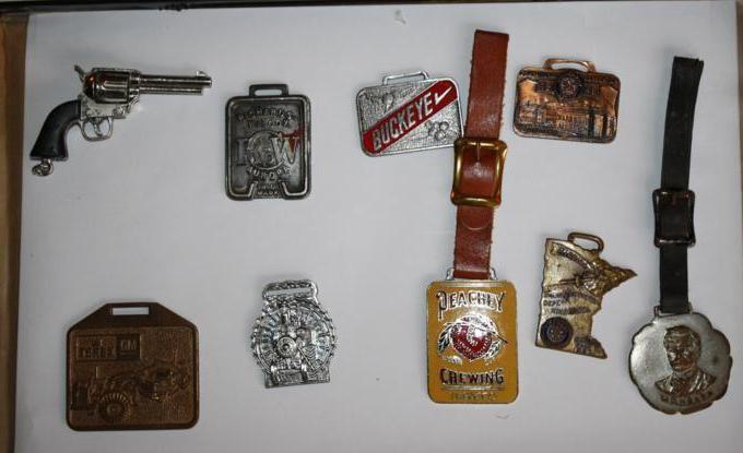 lot 128 image: Collectibles