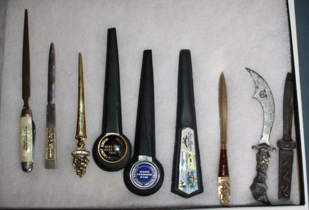 lot 138 image: Collection of vintage letter opener...