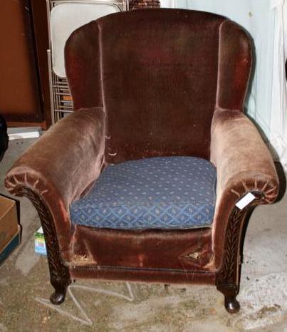 lot 149 image: Antique Upholstered Chair