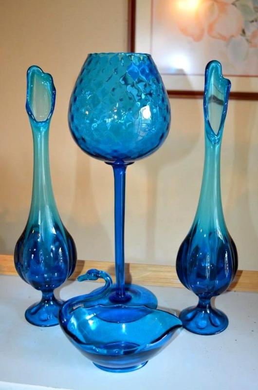 lot 157 image: Vintage Blue Glassware