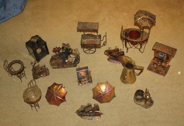 lot 178 image: Large box of copper decor items ...