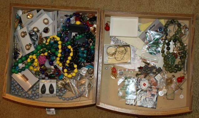 lot 204 image: Lot of Jewelry did not check for go...