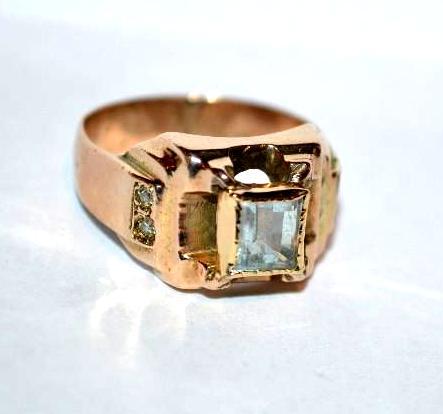 lot 21 image: Gold