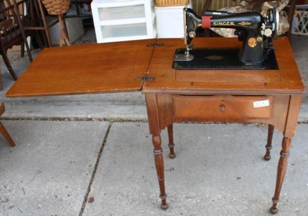 lot 213 image: Antiques Singer Sewing machine mode...