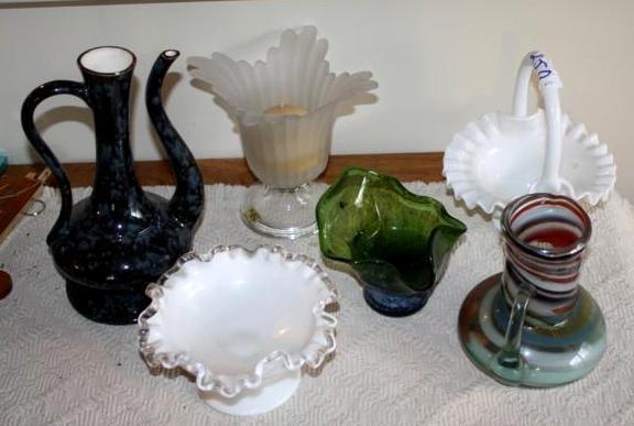 lot 250 image: Six pieces of glassware milk glass...