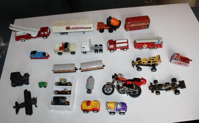 lot 252 image: Vintage Tonka toys, Corgi toys, Ert...