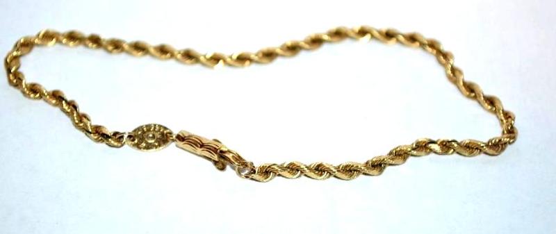 lot 26 image: Gold