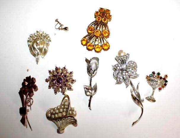 lot 275 image: Unbelievable lot of Antique and Vin...