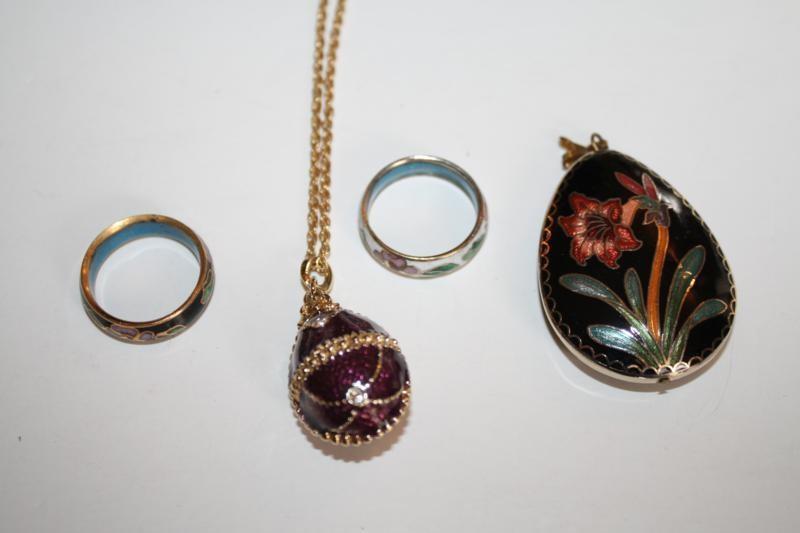 lot 282 image: These were in a velvet bag marked L...