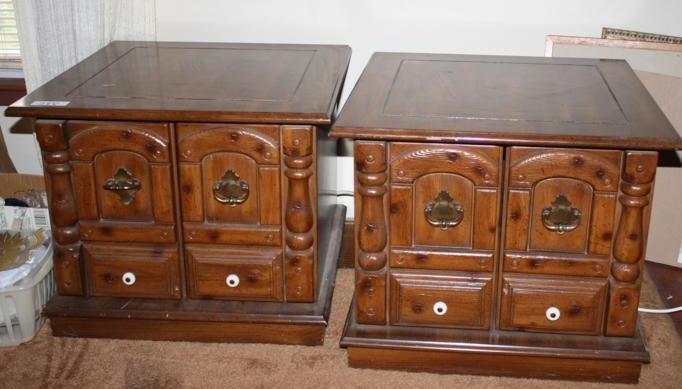 lot 288 image: Two matching wood end tables 24 x 2...
