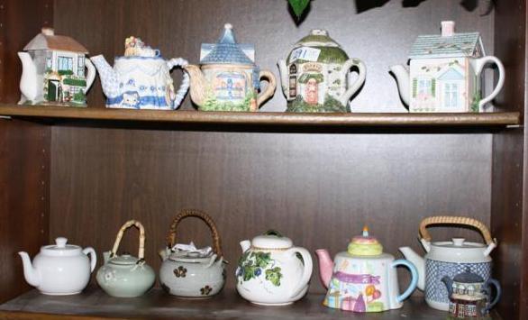 lot 291 image: Lot of 12 Antique & Collectible...