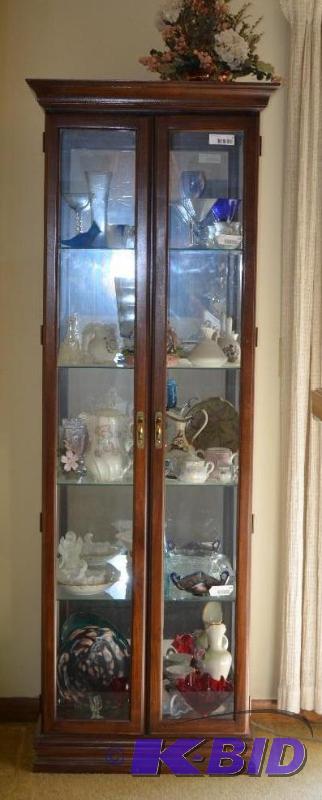 lot 33 image: Etagere