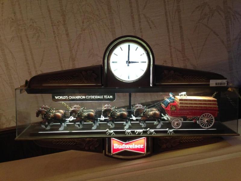 lot 42 image: Budweiswer Clock