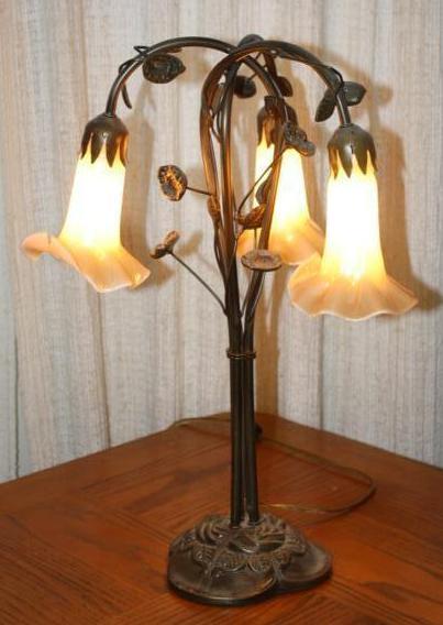 lot 53 image: Antique Lamp