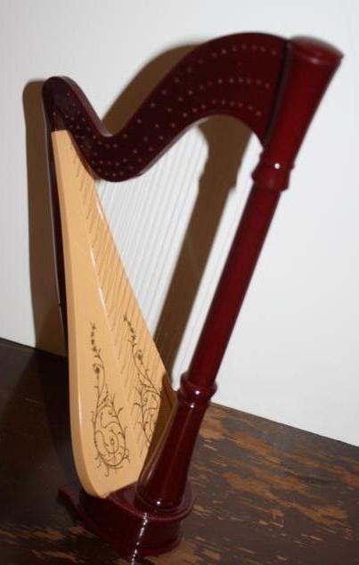 lot 84 image: Musical harpsichord looks like cher...