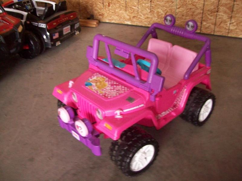 lot 11 image: Barbie Jeep -New -2 seater -12v -co...