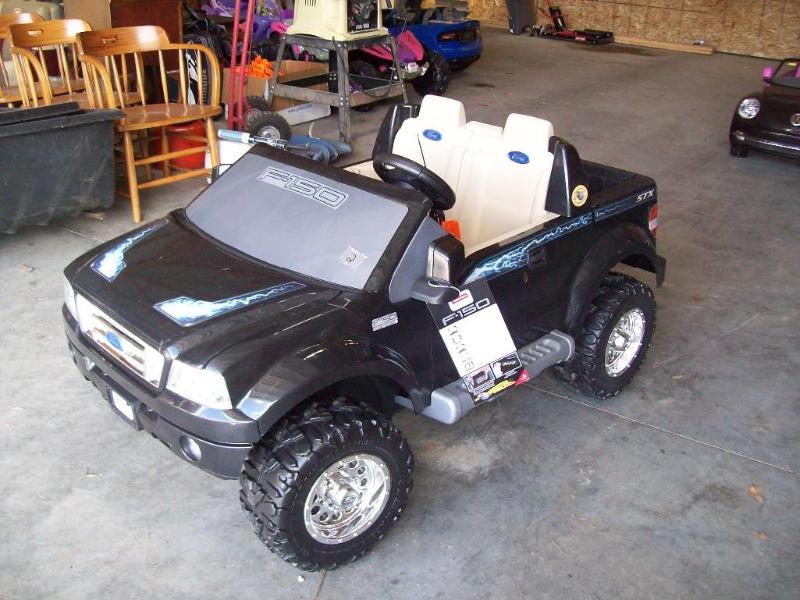 lot 2 image: Ford F150&nbspToy Truck -New -2 se...