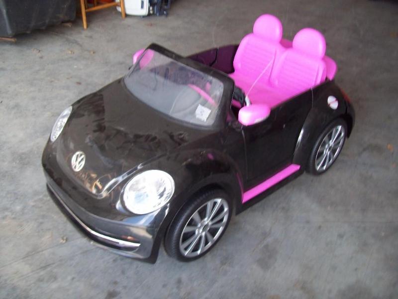 lot 3 image: Girls VW Bug -New -2 seater -12v -c...